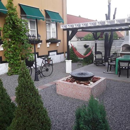 Mysig Takvaning Med Balkong Эскильстуна Экстерьер фото