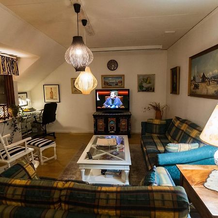 Mysig Takvaning Med Balkong Эскильстуна Экстерьер фото